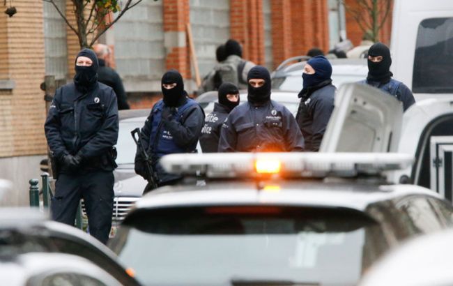 На улице де ла Луа в Брюсселе саперы провели контролируемый взрыв