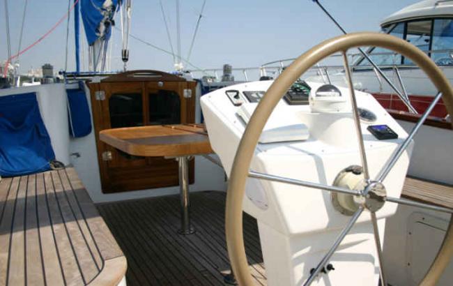 Яхта в Одесі: чим зайнятися на борту судна?