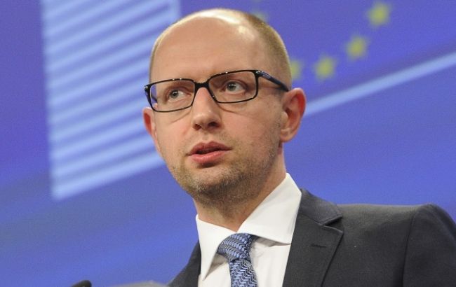 Яценюк ушел с заседания правительства на встречу с Порошенко