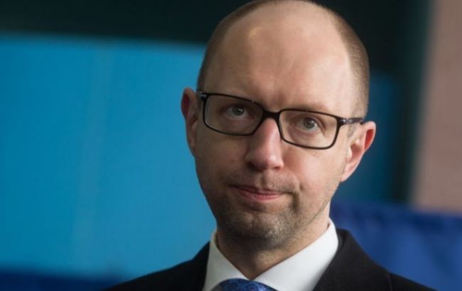 Яценюк призвал не снимать санкции с РФ, пока российские войска не покинут территорию Украины