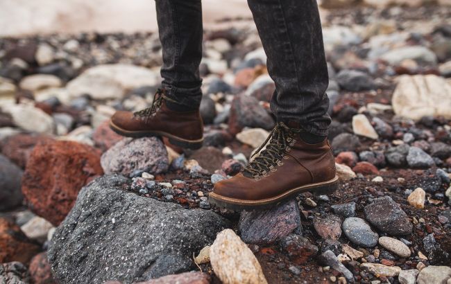 Експерти розповіли, як захистити своє взуття від дощу, сльоти і снігу
