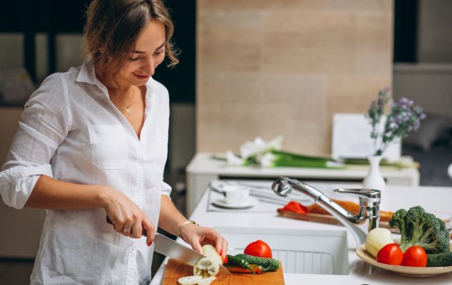 Вчені пояснили, чому під час приготування новорічної вечері важливо відчиняти вікно