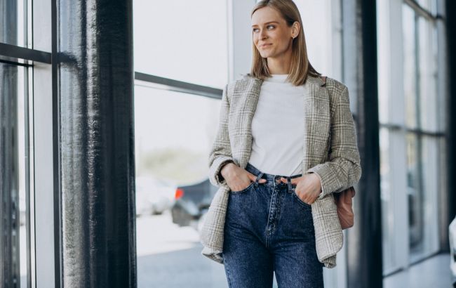 Як стильно носити джинси з жакетами в зимовий період