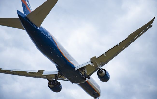 Випивають до вильоту. Російська авіакомпанія збільшила норму алкоголю у літаках