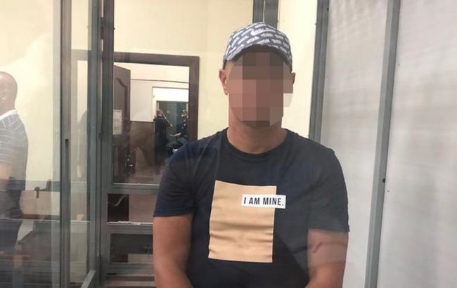 Подозреваемого в нападении на женщину в поезде взяли под стражу