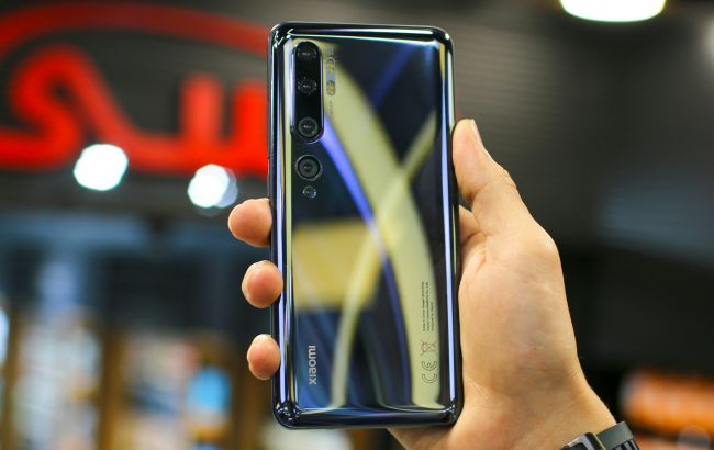 Xiaomi представила доступный смартфон, который может похвастаться необычным дизайном