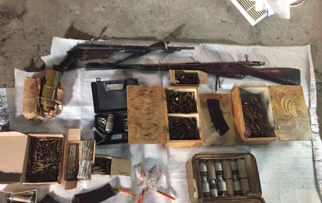 У Дніпропетровській області поліцейські вилучили арсенал зброї та боєприпасів