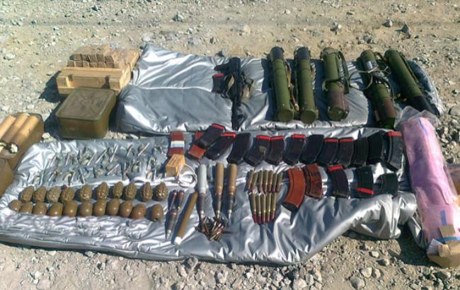 В Днепропетровской обл. на блокпосту задержан микроавтобус, "начиненный" оружием