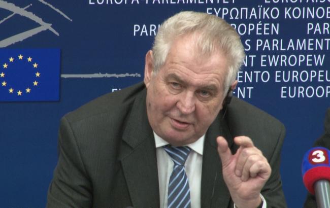 Президент Чехии отказался праздновать День Победы на параде в Москве