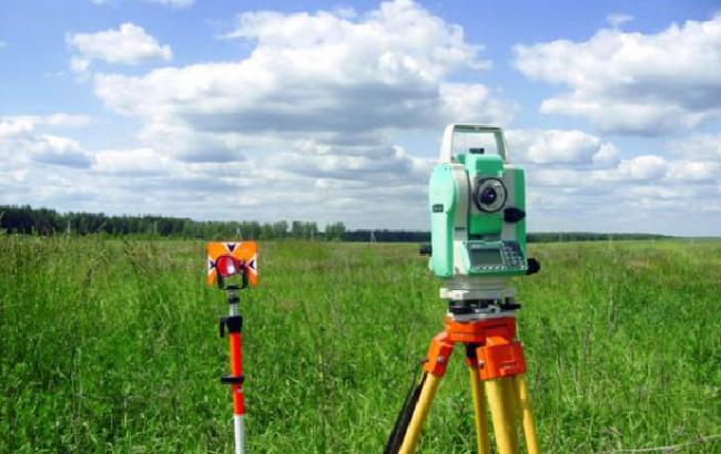 Цена земли под Киевом за месяц снизилась 0,21% - до 1 тыс. 876 долл./сотка