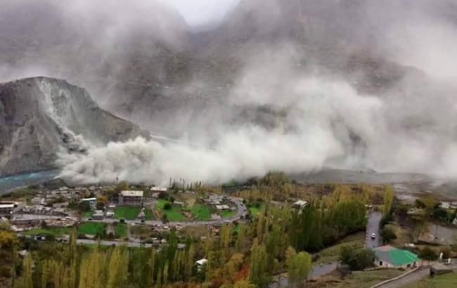 Количество жертв землетрясения в Южной Азии превысило 180 человек