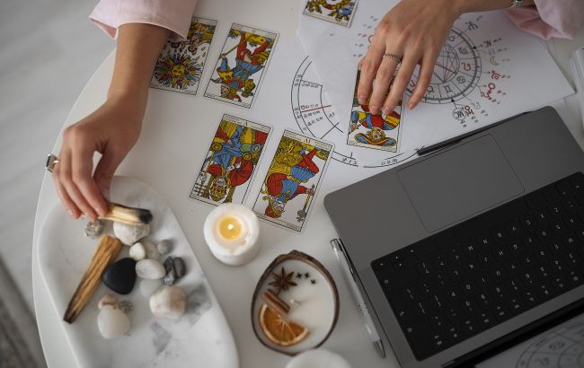 Карты Таро выбрали знаки Зодиака, у которых начнется "белая полоса": их всего 5