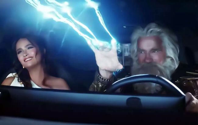 Шварценеггер в роли Зевса променял обитель богов на салон электрокара BMW iX