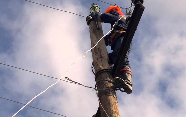 В результате непогоды в Украине обесточены 144 населенных пункта