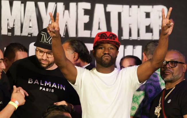 Мейвезер со скандалом победил внука знаменитого гангстера: видео