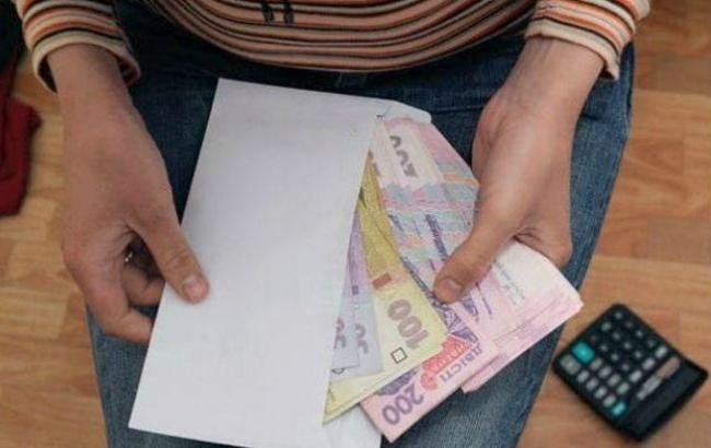 Середня зарплата в Україні в грудні зросла на 732 гривні