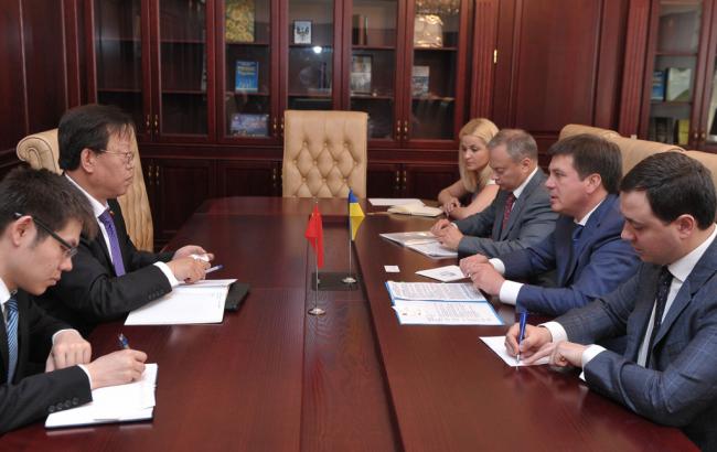 Україна і Китай у вересні планують зібрати міжурядову комісію зі співробітництва